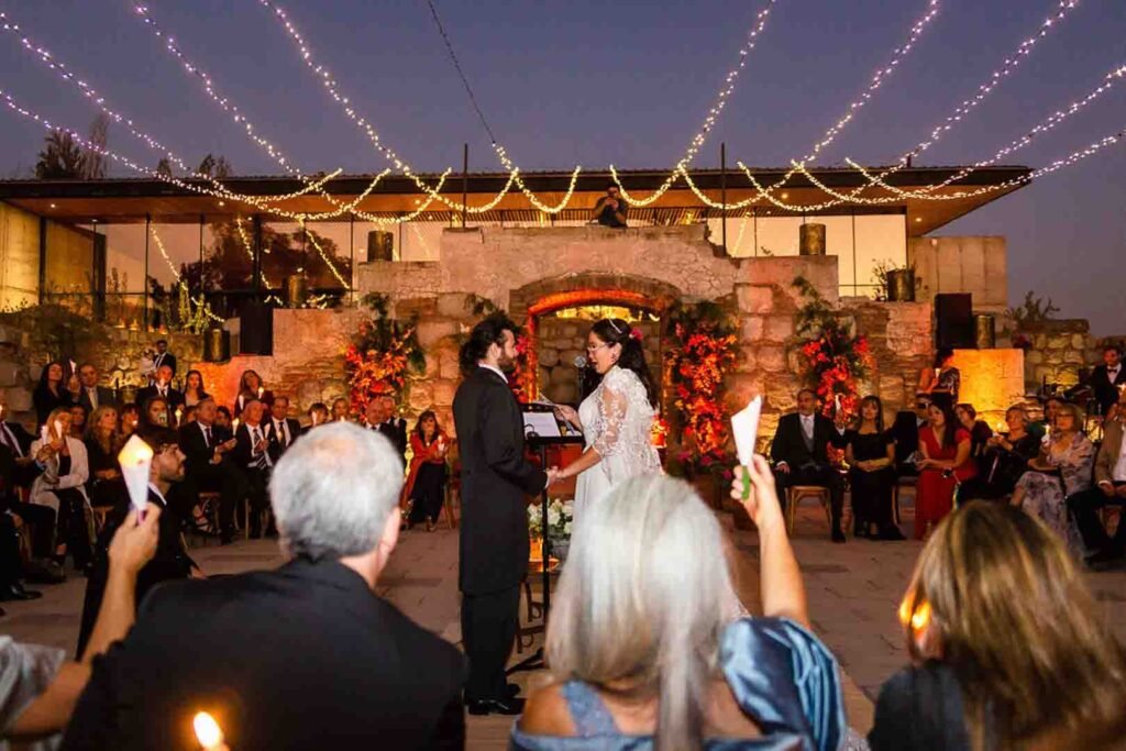 Ceremonia de matrimonio simbólico de noche, oficiada por Levare